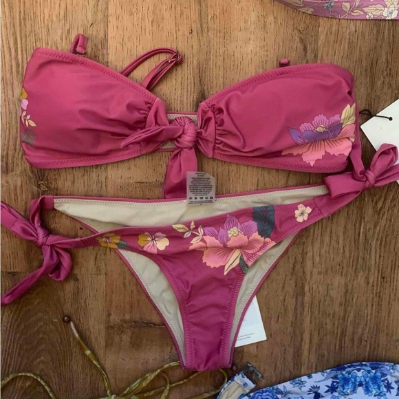 Spell & gypsy sample bikini top NWOT rare floral pink hibiscus - Picture 6 of 16